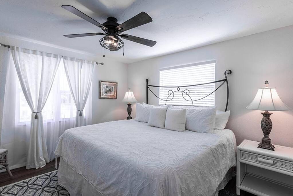 Your Tranquil Escape Is Found Directly On The Beach At The Serenity Beach Condo. Siesta Key Exterior photo